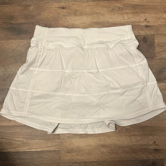 White lululemon skirt size 2 long - Picture 1 of 4